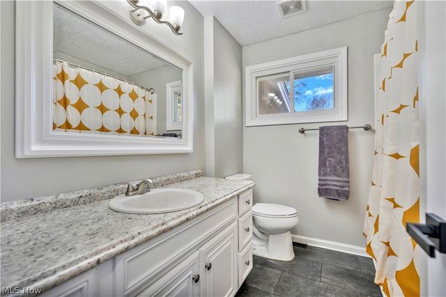 605 Briar Avenue NE, North Canton, OH 44720