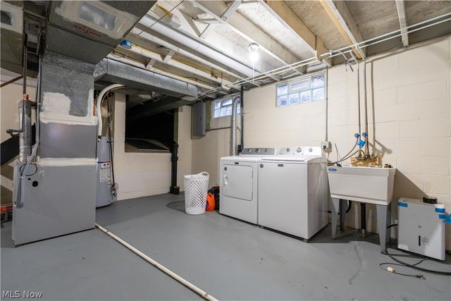 605 Briar Avenue NE, North Canton, OH 44720