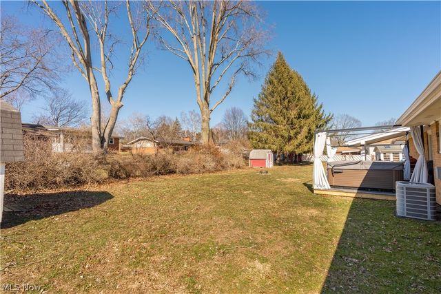 605 Briar Avenue NE, North Canton, OH 44720