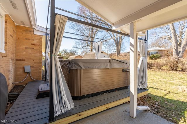 605 Briar Avenue NE, North Canton, OH 44720