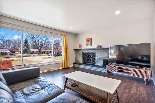 605 Briar Avenue NE, North Canton, OH 44720