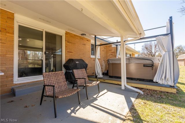 605 Briar Avenue NE, North Canton, OH 44720