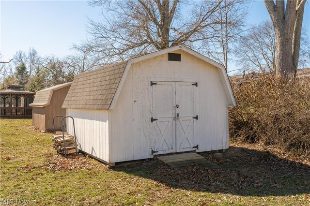 605 Briar Avenue NE, North Canton, OH 44720