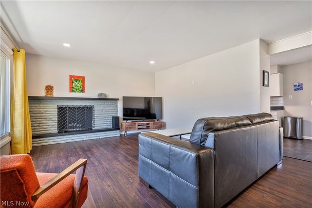 605 Briar Avenue NE, North Canton, OH 44720