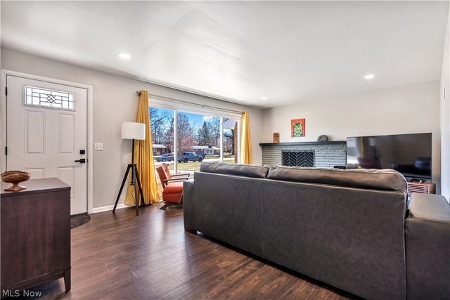 605 Briar Avenue NE, North Canton, OH 44720