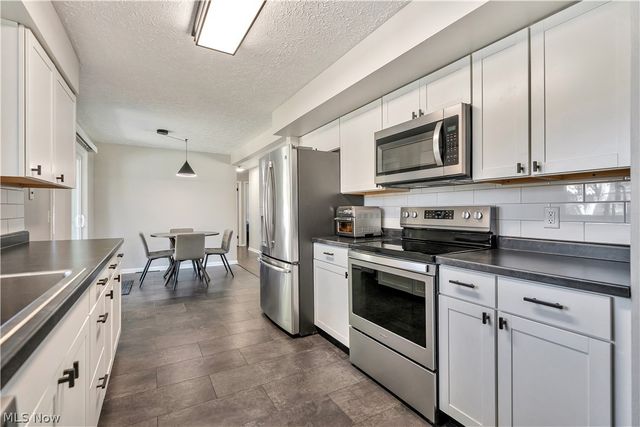 605 Briar Avenue NE, North Canton, OH 44720