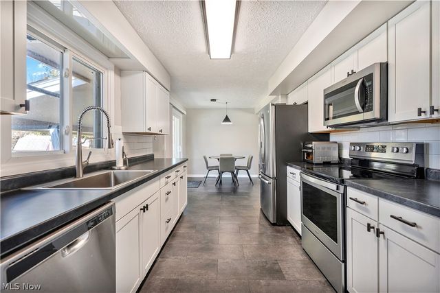 605 Briar Avenue NE, North Canton, OH 44720