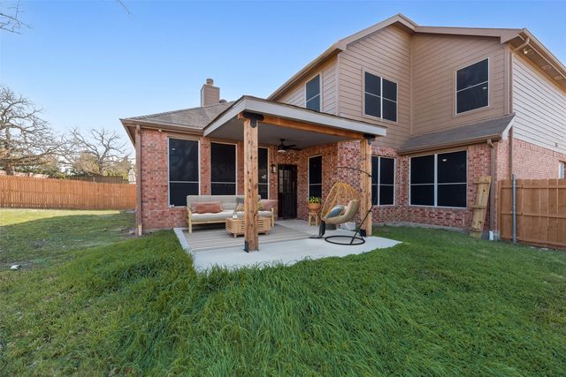 2011 Fair Oaks Circle, Corinth, TX 76210