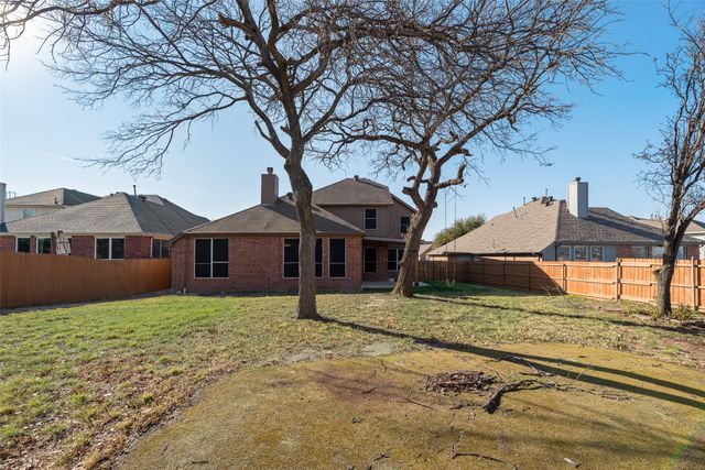 2011 Fair Oaks Circle, Corinth, TX 76210