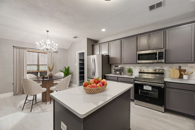 2011 Fair Oaks Circle, Corinth, TX 76210