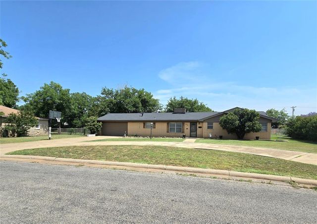 2015 Willard Drive, Altus, OK 73521