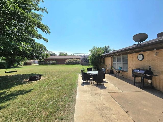 2015 Willard Drive, Altus, OK 73521