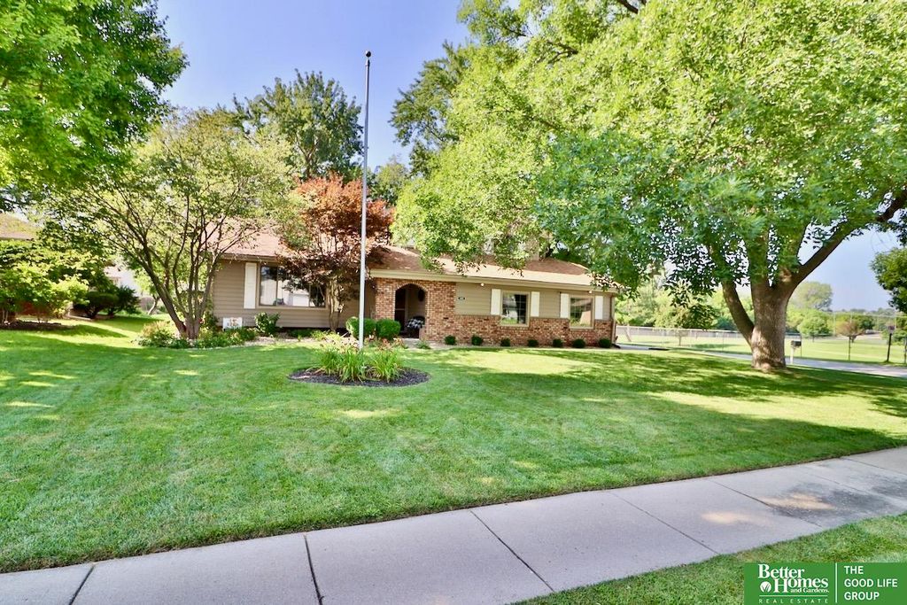 11635 Ruggles Street, Omaha, NE 68164