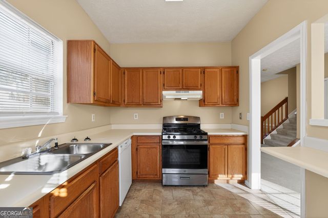 106 Gatwick Court, Riverdale, GA 30274