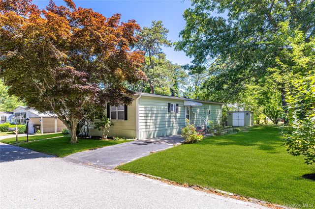 525 Riverleigh Avenue 106, Riverhead, NY 11901