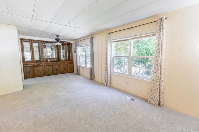 525 Riverleigh Avenue 106, Riverhead, NY 11901