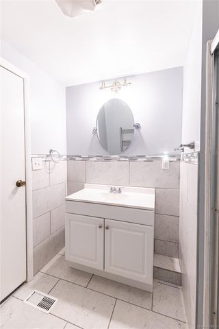 525 Riverleigh Avenue 106, Riverhead, NY 11901