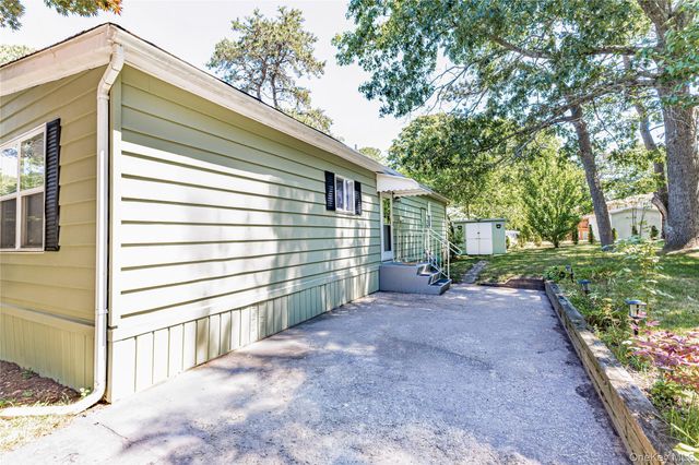 525 Riverleigh Avenue 106, Riverhead, NY 11901