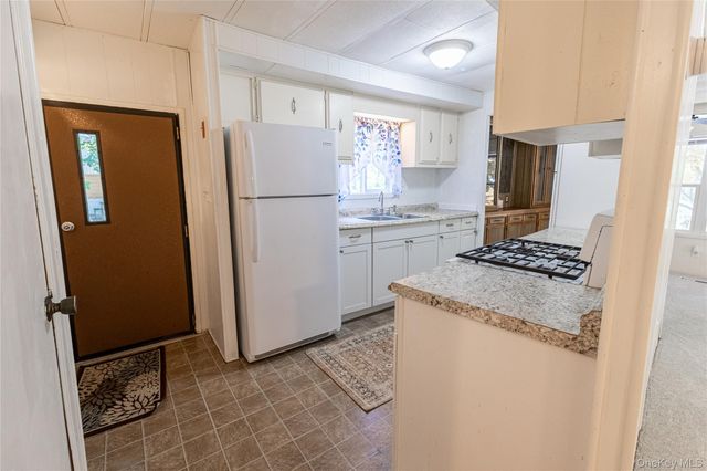 525 Riverleigh Avenue 106, Riverhead, NY 11901