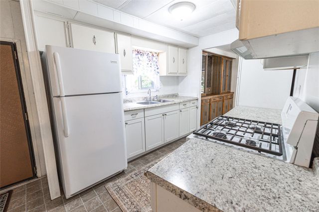 525 Riverleigh Avenue 106, Riverhead, NY 11901