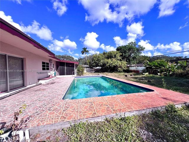 724 Garden Ct, Plantation, FL 33317