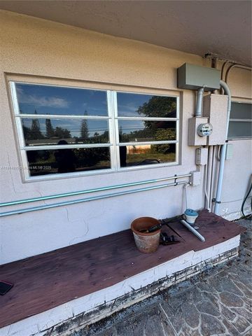 724 Garden Ct, Plantation, FL 33317