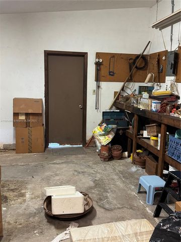 724 Garden Ct, Plantation, FL 33317