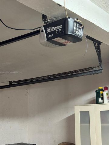 724 Garden Ct, Plantation, FL 33317