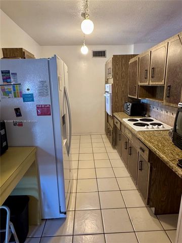 724 Garden Ct, Plantation, FL 33317