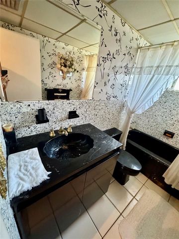 724 Garden Ct, Plantation, FL 33317