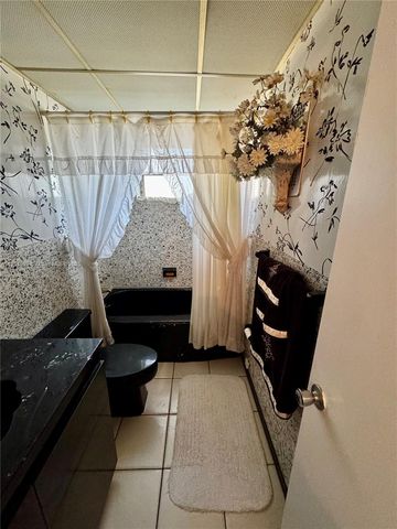 724 Garden Ct, Plantation, FL 33317