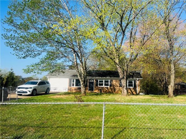 236 Badgett Avenue, Mount Airy, NC 27030