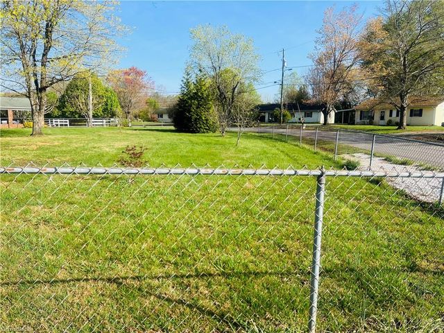 236 Badgett Avenue, Mount Airy, NC 27030