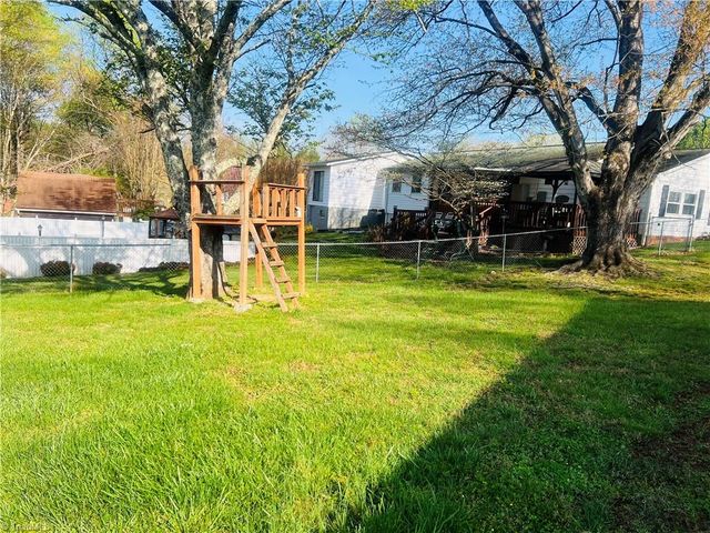 236 Badgett Avenue, Mount Airy, NC 27030