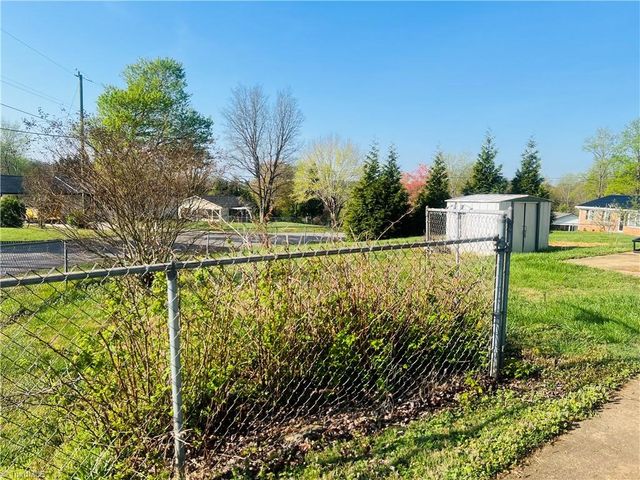 236 Badgett Avenue, Mount Airy, NC 27030