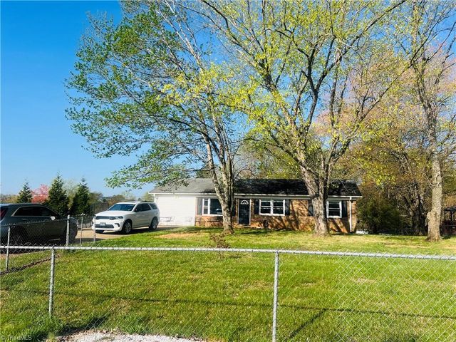 236 Badgett Avenue, Mount Airy, NC 27030