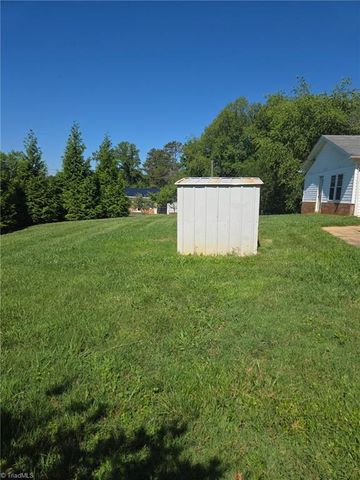 236 Badgett Avenue, Mount Airy, NC 27030