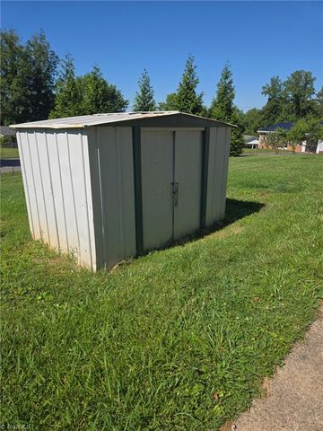 236 Badgett Avenue, Mount Airy, NC 27030