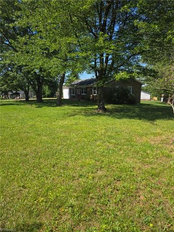 236 Badgett Avenue, Mount Airy, NC 27030