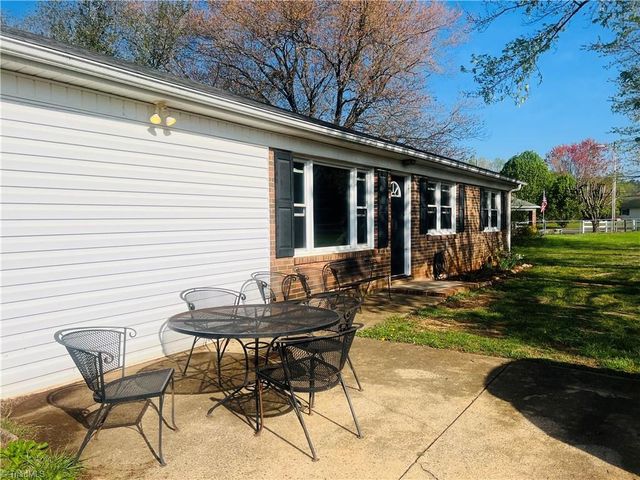 236 Badgett Avenue, Mount Airy, NC 27030