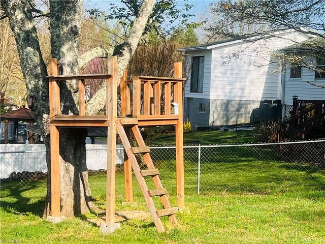 236 Badgett Avenue, Mount Airy, NC 27030