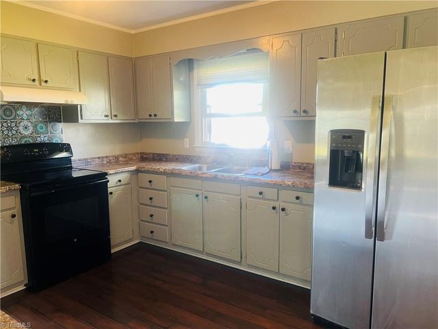 236 Badgett Avenue, Mount Airy, NC 27030