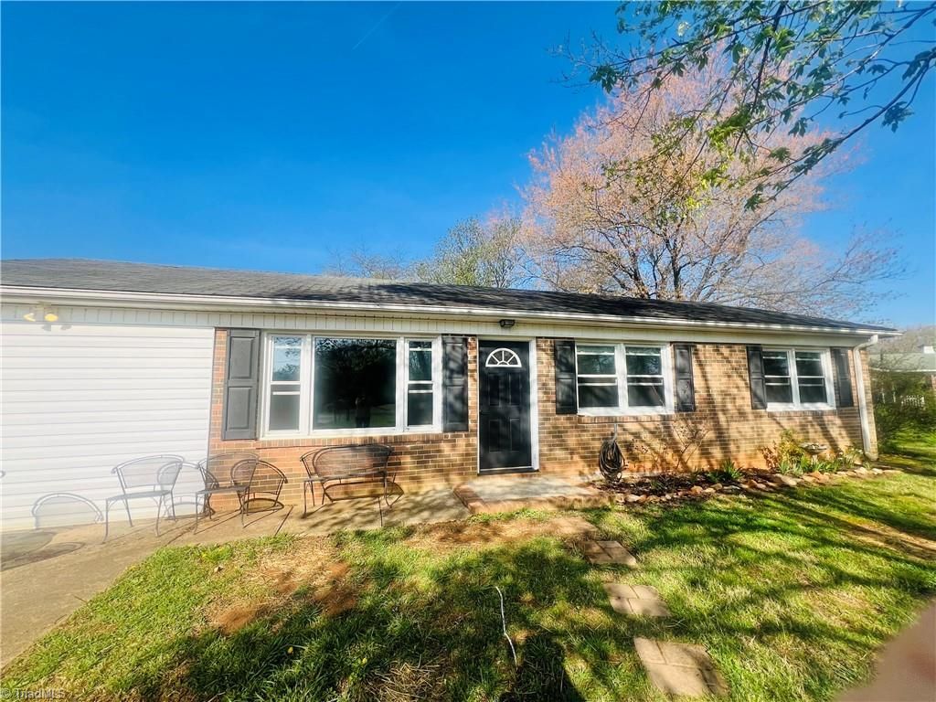236 Badgett Avenue, Mount Airy, NC 27030