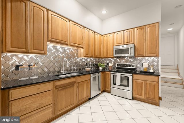 1121 S CLINTON ST, Baltimore, MD 21224