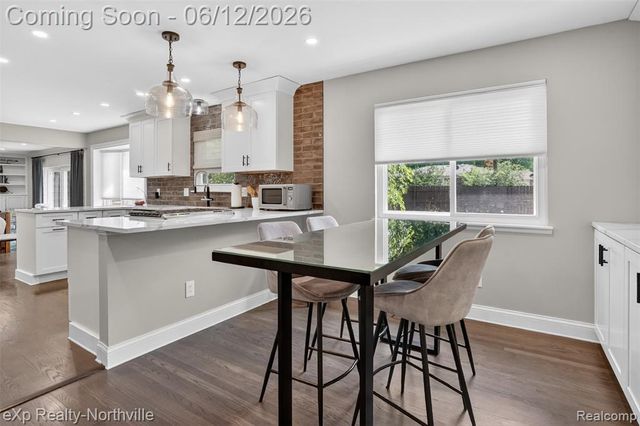33083 Broadmoor Court, Livonia, MI 48154