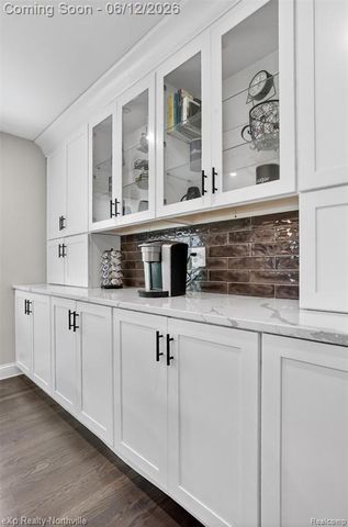33083 Broadmoor Court, Livonia, MI 48154