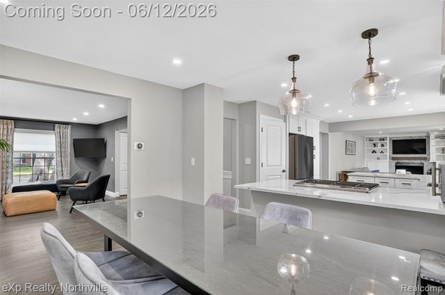 33083 Broadmoor Court, Livonia, MI 48154