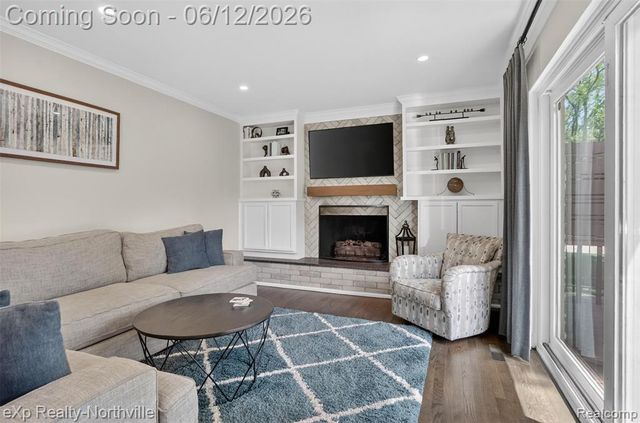 33083 Broadmoor Court, Livonia, MI 48154