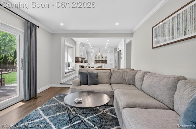 33083 Broadmoor Court, Livonia, MI 48154