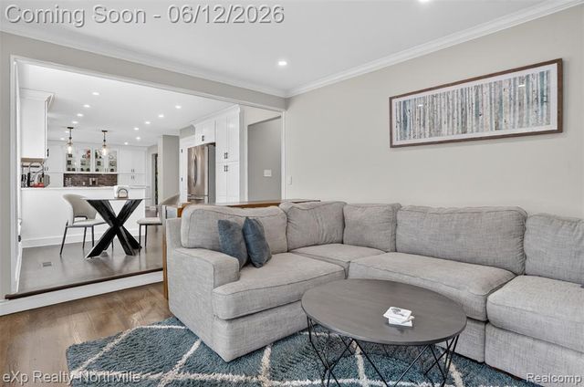 33083 Broadmoor Court, Livonia, MI 48154
